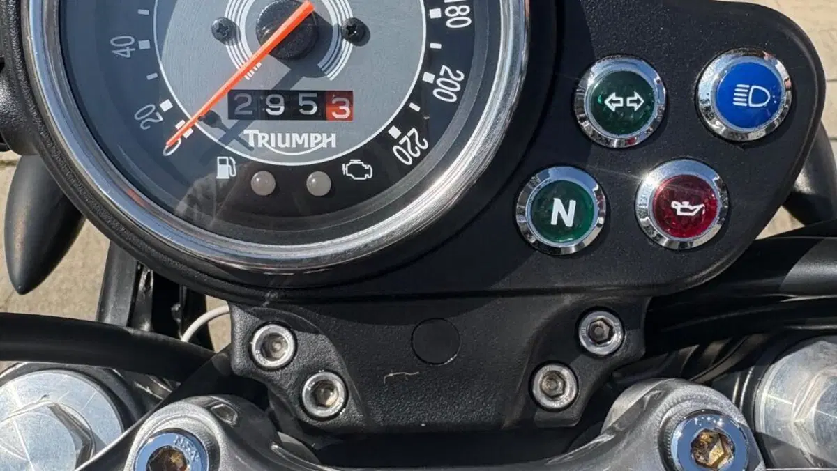 Triumph Bonneville T100 (2008 - 16)  (6)