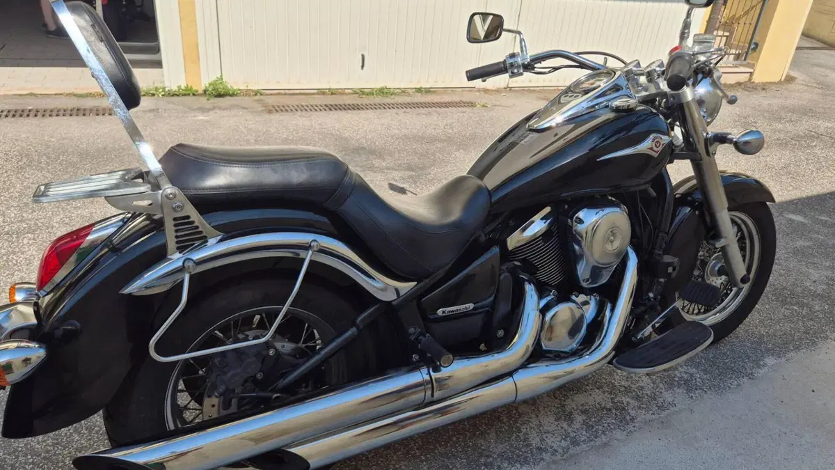 Kawasaki Vulcan VN 900 Classic (2006 - 10)  (2)