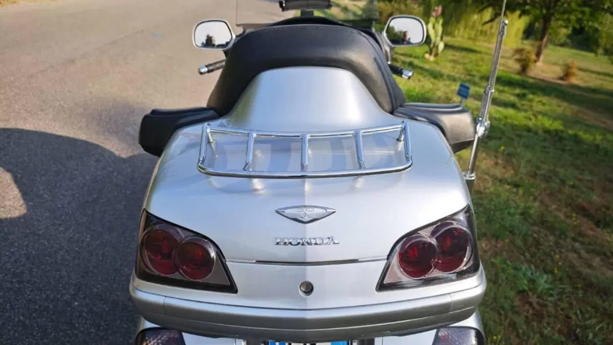 Honda GL 1800 Gold Wing (2000 - 05)  (3)