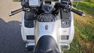 Honda GL 1800 Gold Wing (2000 - 05)  (6)