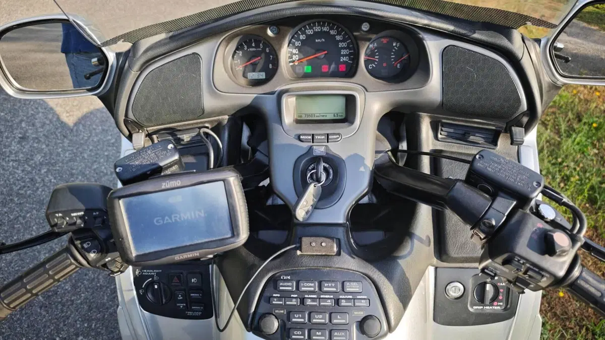 Honda GL 1800 Gold Wing (2000 - 05)  (7)