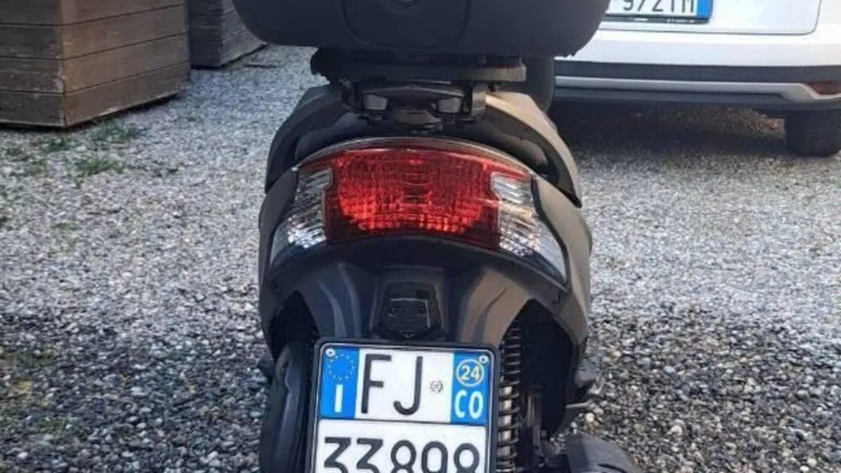 Kymco Agility 200i R16 + (2021 - 25)  (3)