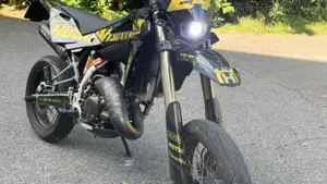 Husqvarna SMS 125 4 (2010 - 12)  (2)