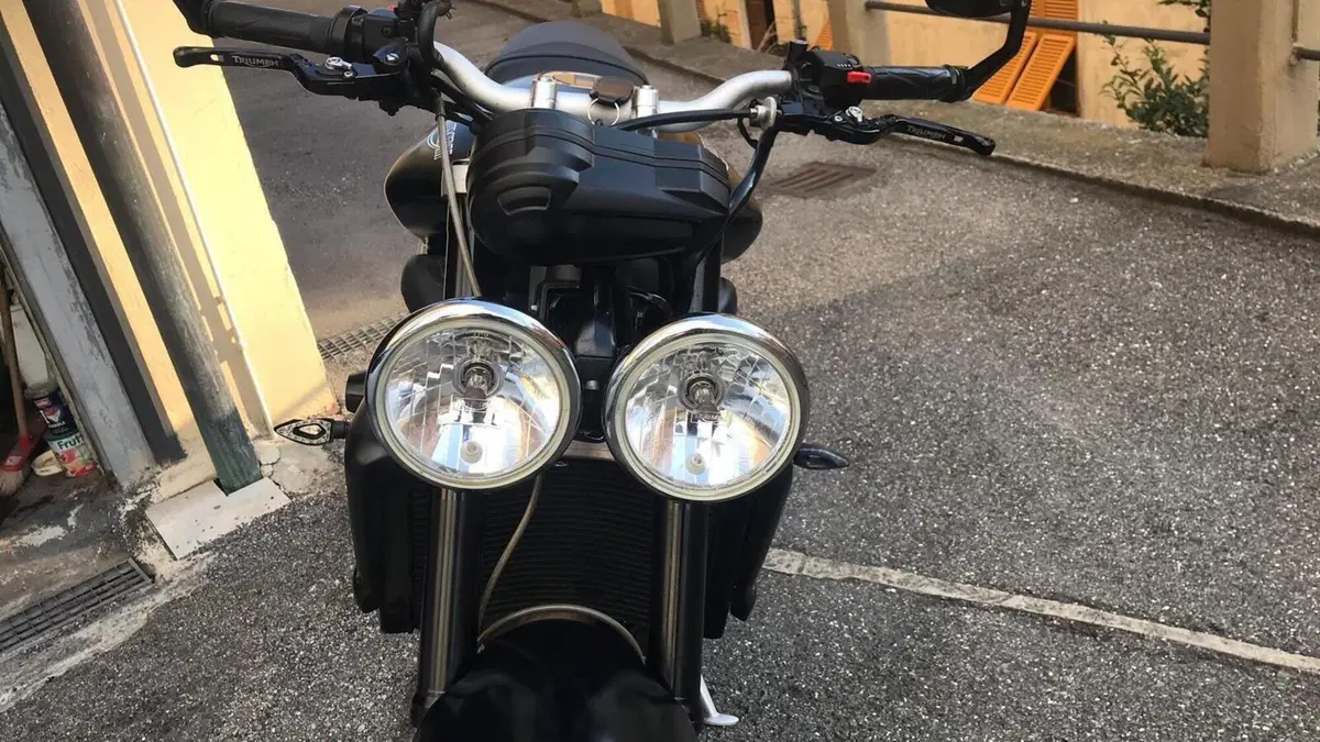 Triumph Street Triple (2007 - 12)  (2)