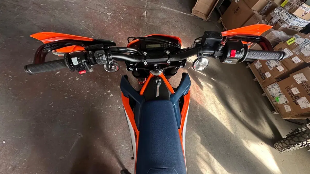 KTM 690 SMC R (2023 - 25)  (4)