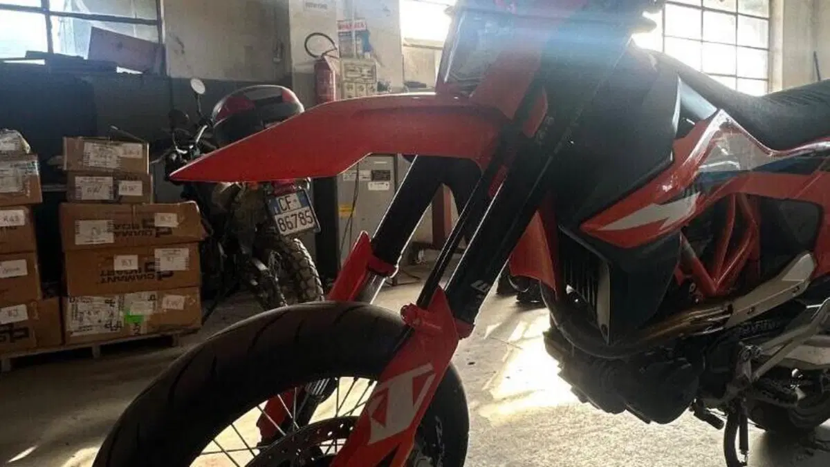 KTM 690 SMC R (2023 - 25)  (6)
