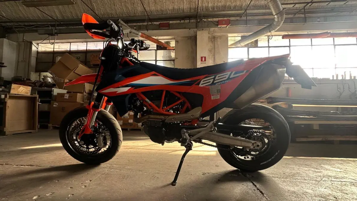 KTM 690 SMC R (2023 - 25)  (8)
