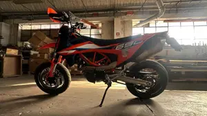 KTM 690 SMC R (2023 - 25)  (8)
