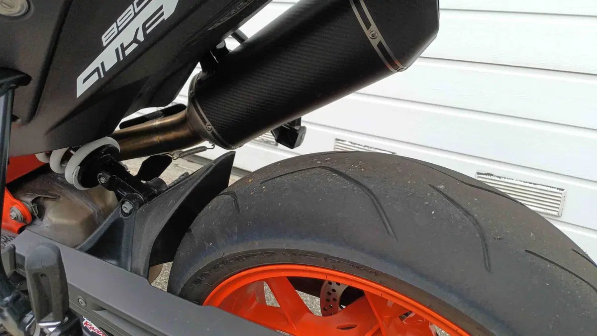 KTM 890 Duke R (2021)  (5)