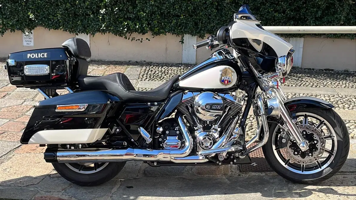 Harley-Davidson Electra Glide Police (2015 - 16) - FLHTP  (2)