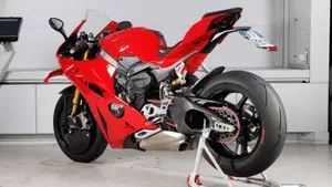 Ducati Panigale V4 S (2025 - 26)  (13)