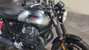Moto Guzzi V7 III Stone S (2020)  (3)