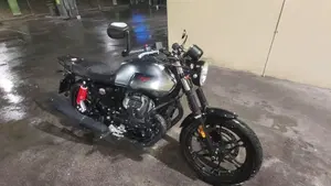 Moto Guzzi V7 III Stone S (2020)  (4)