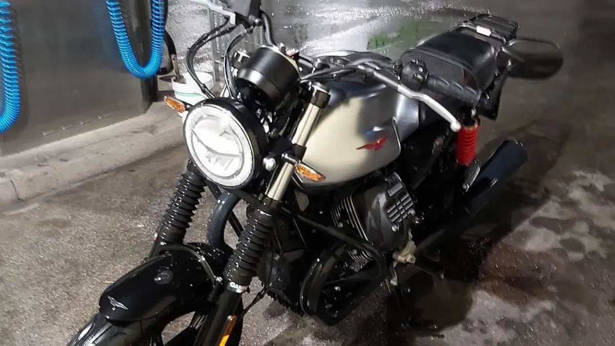 Moto Guzzi V7 III Stone S (2020)  (6)