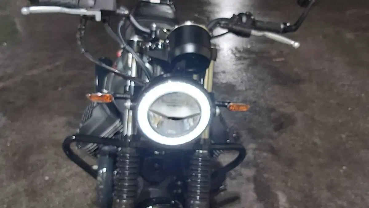 Moto Guzzi V7 III Stone S (2020)  (8)