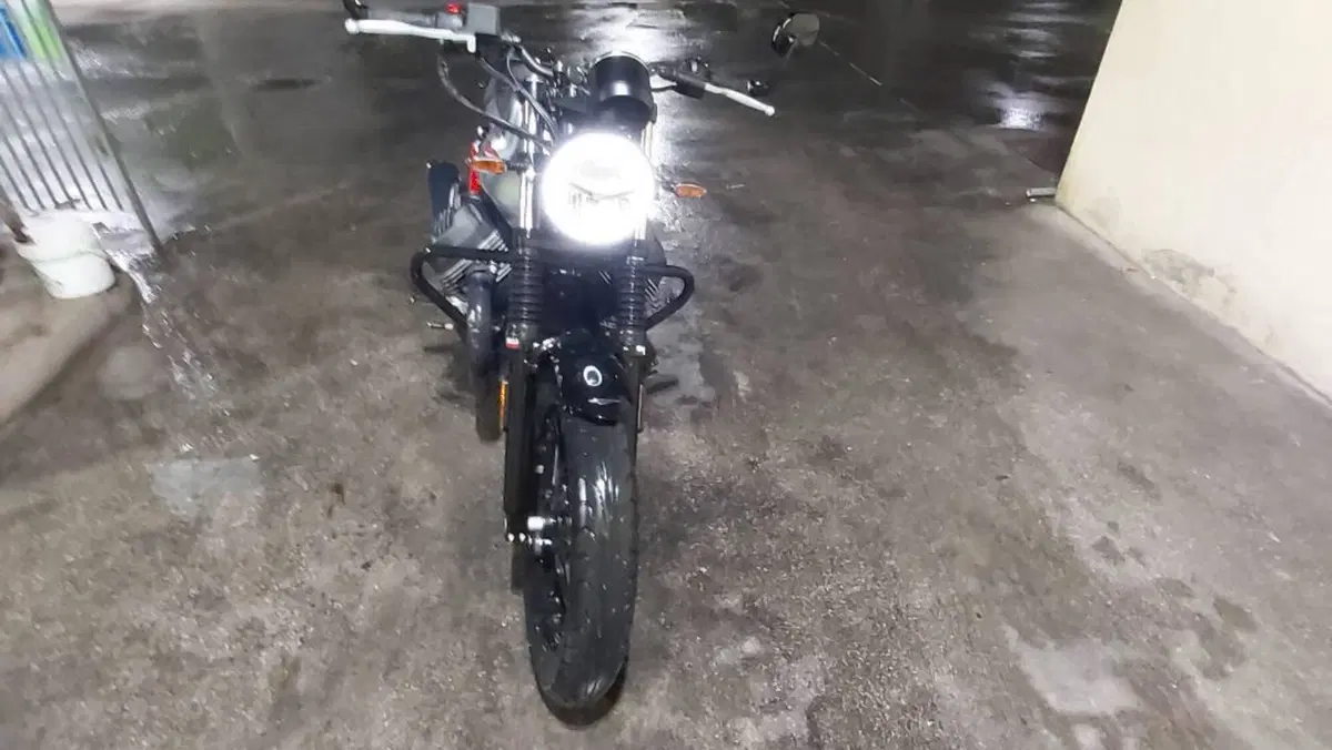 Moto Guzzi V7 III Stone S (2020)  (9)