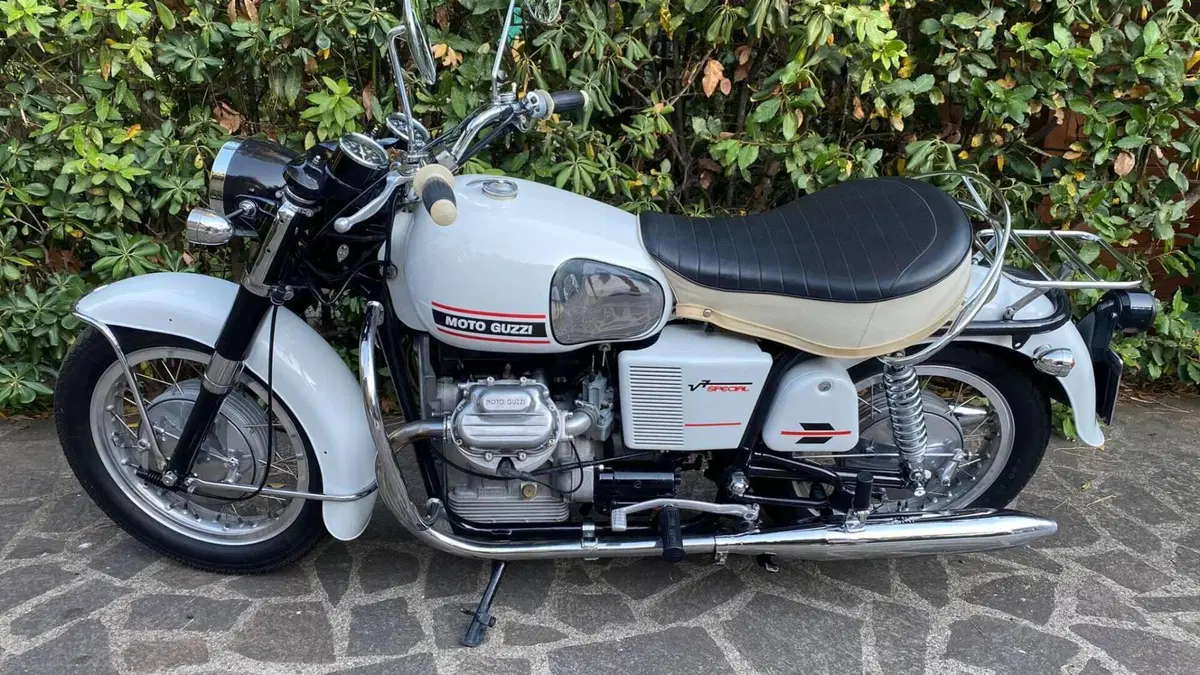 Moto Guzzi   (9)