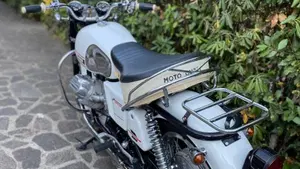 Moto Guzzi   (19)