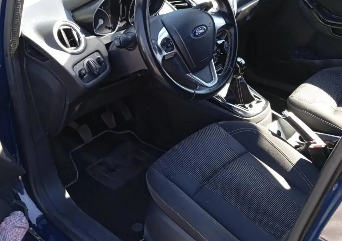 Ford Fiesta 1.5 TDCi 75CV 5 porte Titanium (13)