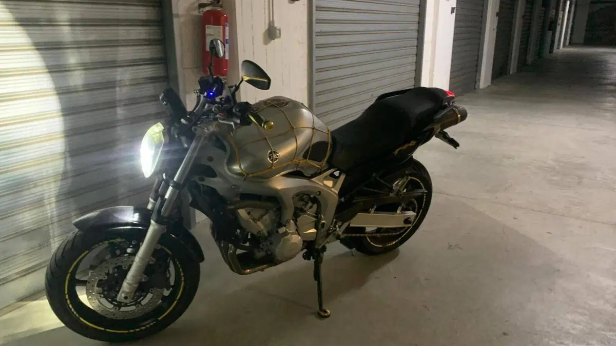 Yamaha FZ6 (2004 - 07)  (4)