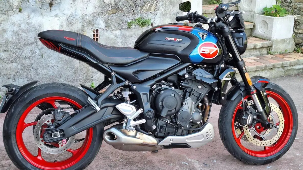 Triumph Trident 660 Triple Tribute Edition (2025 - 26)  (3)