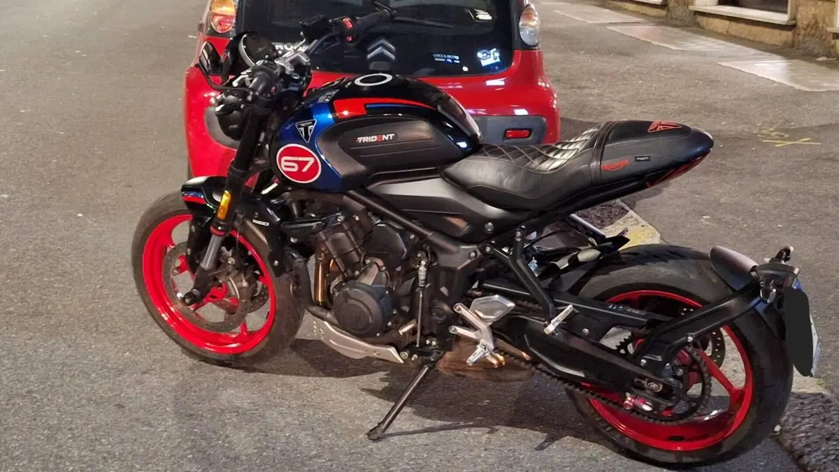 Triumph Trident 660 Triple Tribute Edition (2025 - 26)  (5)