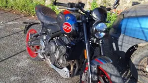 Triumph Trident 660 Triple Tribute Edition (2025 - 26)  (6)