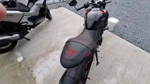 Triumph Trident 660 Triple Tribute Edition (2025 - 26)  (8)