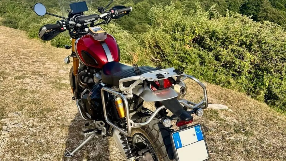 Triumph Scrambler 1200 XE Gold Line Edition (2021 - 22)  (6)