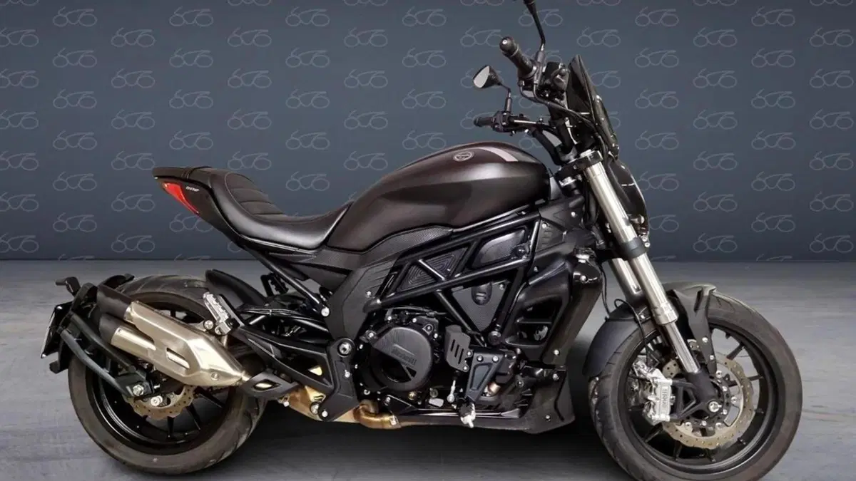 Benelli 502 C (2021 - 25) 