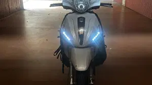 Piaggio Beverly 300 i.e. ABS-ASR (2016 - 20)  (2)