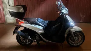Piaggio Beverly 300 i.e. ABS-ASR (2016 - 20)  (3)