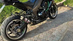 Kawasaki Z 1000 (2010 - 13)  (2)