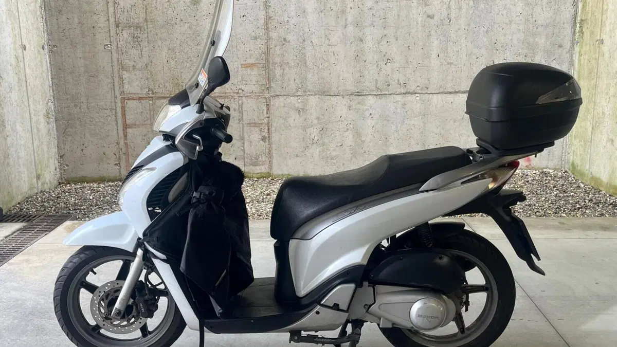Honda SH 150i (2009 - 12)  (2)