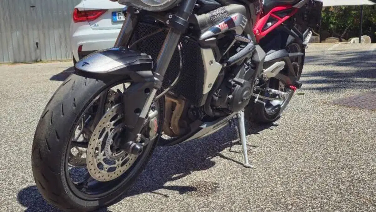 Triumph Street Triple RS (2020 - 22)  (2)