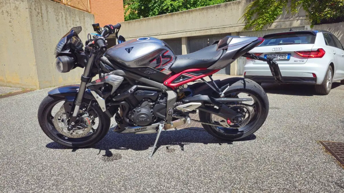 Triumph Street Triple RS (2020 - 22)  (4)