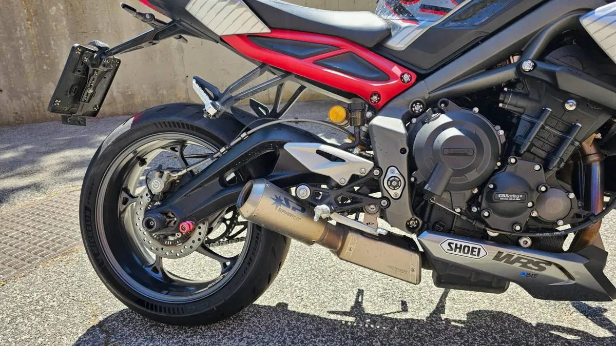 Triumph Street Triple RS (2020 - 22)  (7)