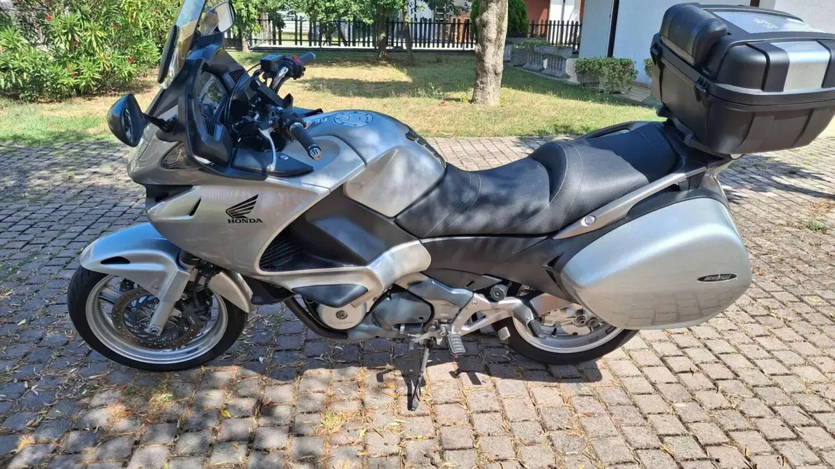Honda Deauville 700 ABS  (4)
