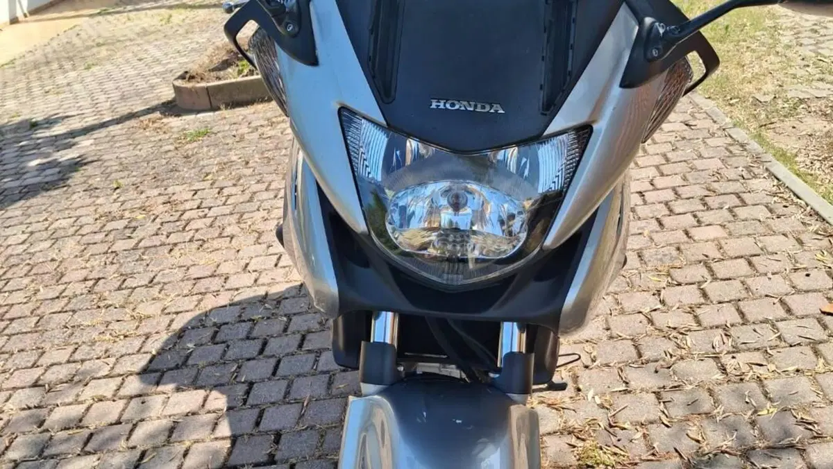 Honda Deauville 700 ABS  (5)