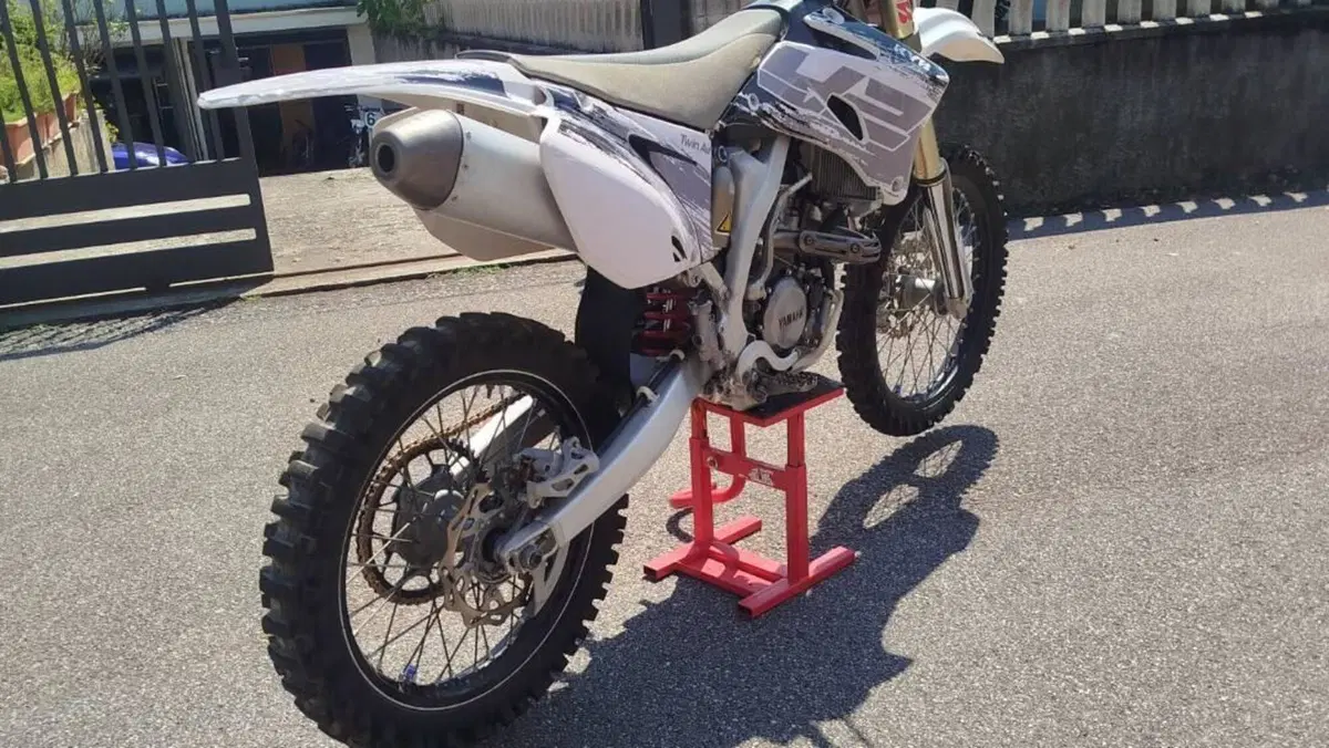 Yamaha YZ 250 F (2009)  (4)
