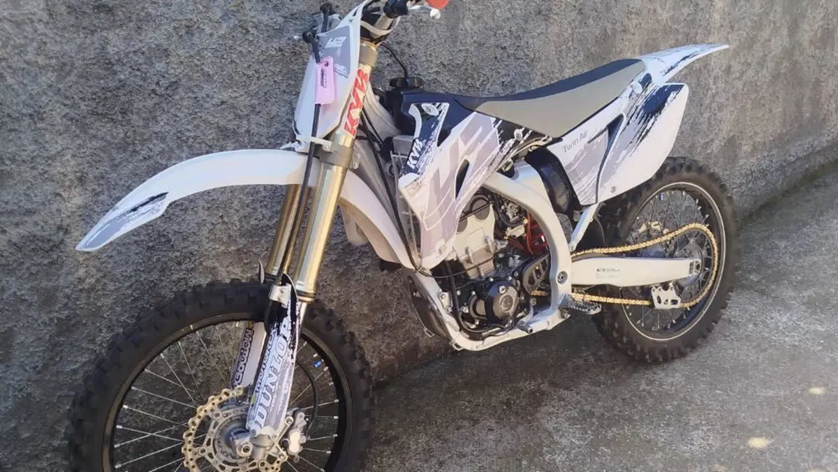 Yamaha YZ 250 F (2009)  (5)