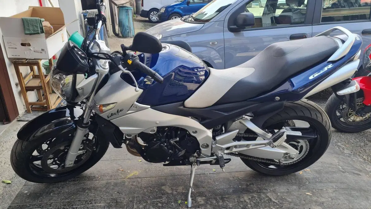 Suzuki GSR 600 (2006 - 11)  (2)