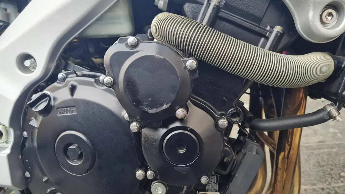 Suzuki GSR 600 (2006 - 11)  (3)