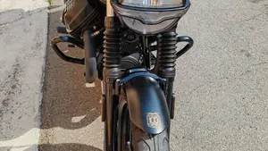 Moto Guzzi V7 Stone (2021 - 24)  (2)
