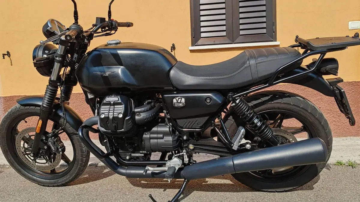 Moto Guzzi V7 Stone (2021 - 24)  (3)