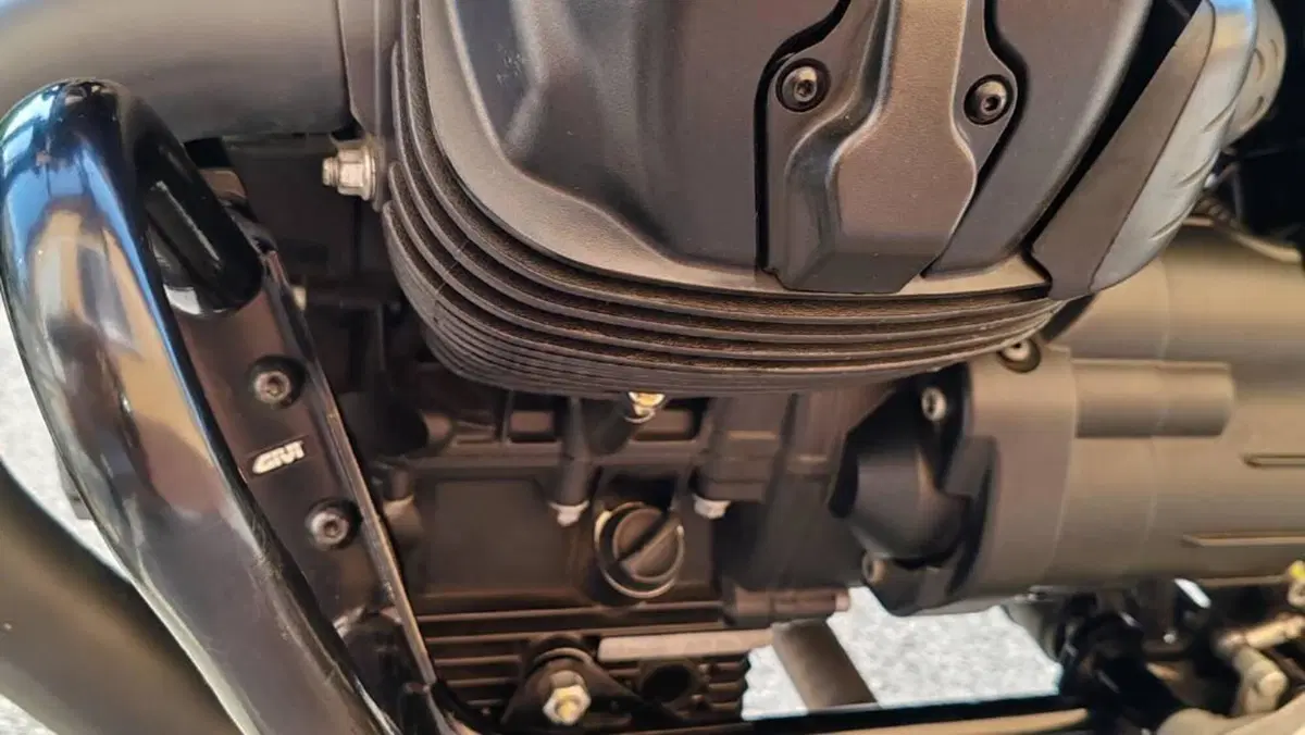 Moto Guzzi V7 Stone (2021 - 24)  (5)