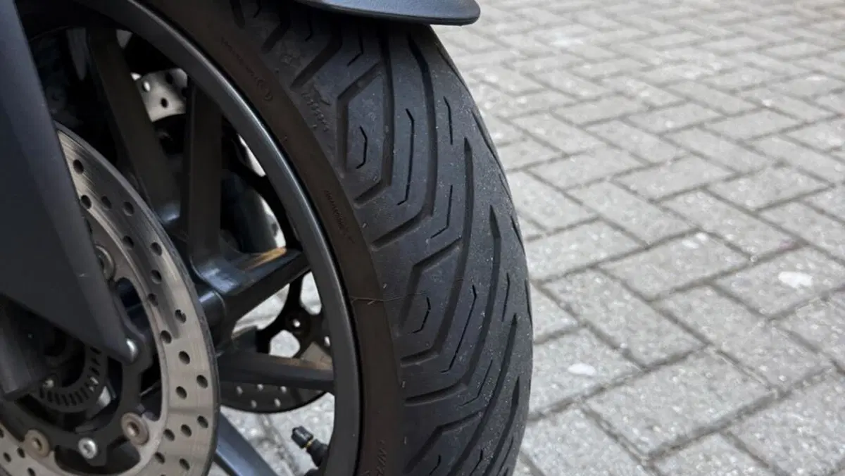 Yamaha X-Max 400 Iron Max (2019 - 20)  (2)