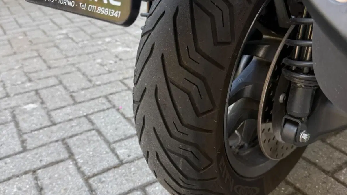 Yamaha X-Max 400 Iron Max (2019 - 20)  (3)