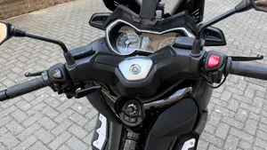 Yamaha X-Max 400 Iron Max (2019 - 20)  (5)