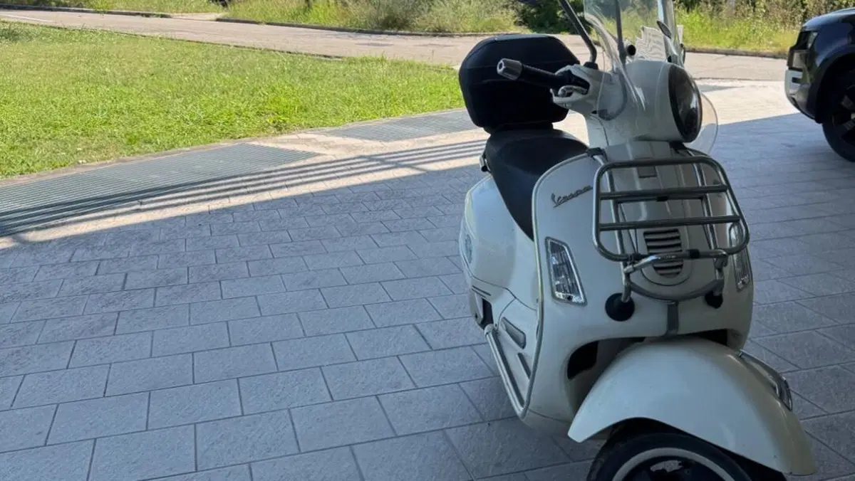 Vespa GTS 300 Super (2008 - 16)  (2)